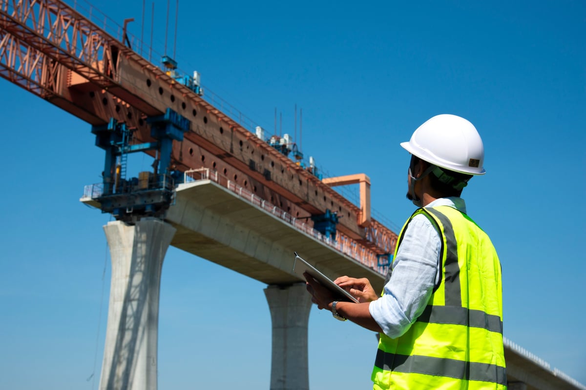Ingénieurs E-MOTRICS Africa sur site d'infrastructure